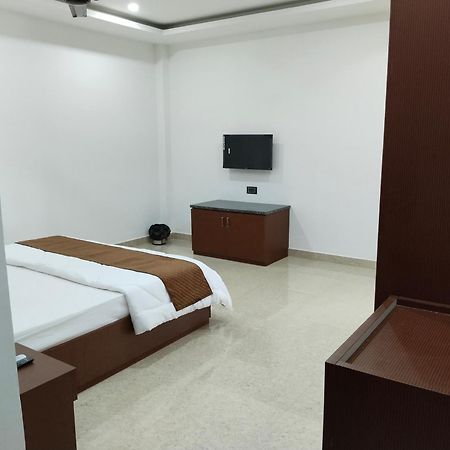 Griha Laxmi Hotel Dibrugarh 外观 照片