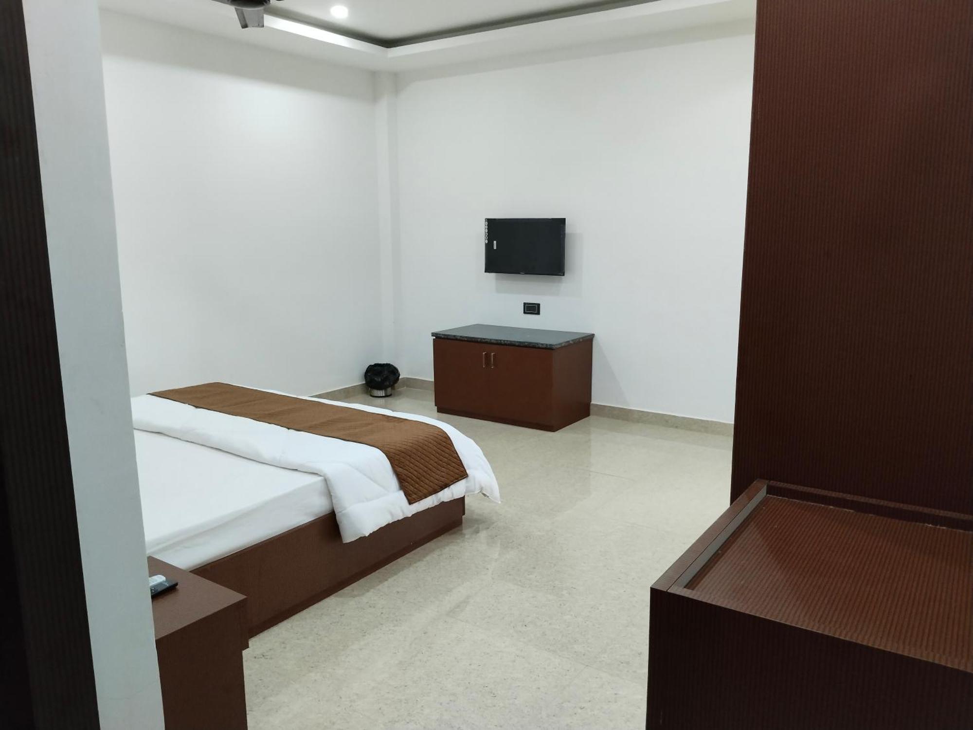 Griha Laxmi Hotel Dibrugarh 外观 照片